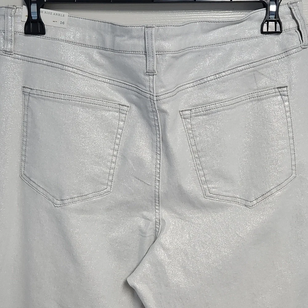 Tommy Bahama Metallic High Rise Ankle Denim: Metallic White/Silver: Size- 16 - Picture 13 of 16